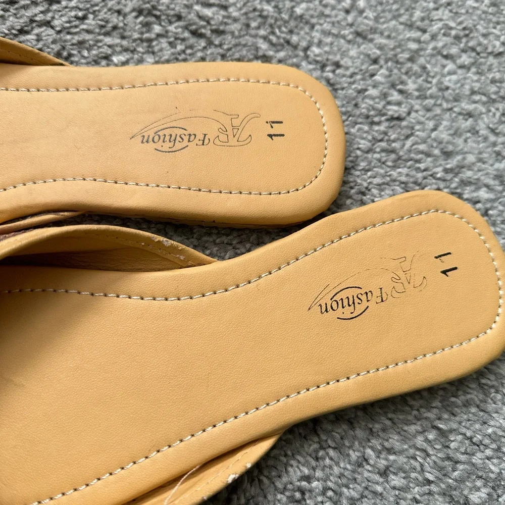 Handcrafted Embroidered Sandals - Picture 3 of 4